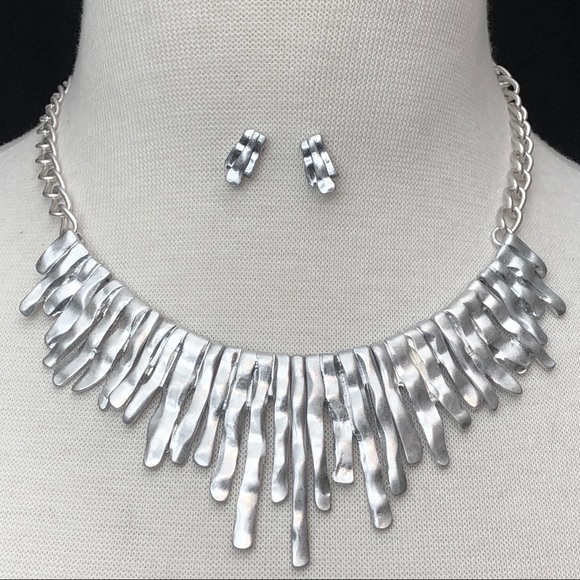 Matte Silver Stick Flair Bib Necklace Earrings Set - Picture 1 of 2